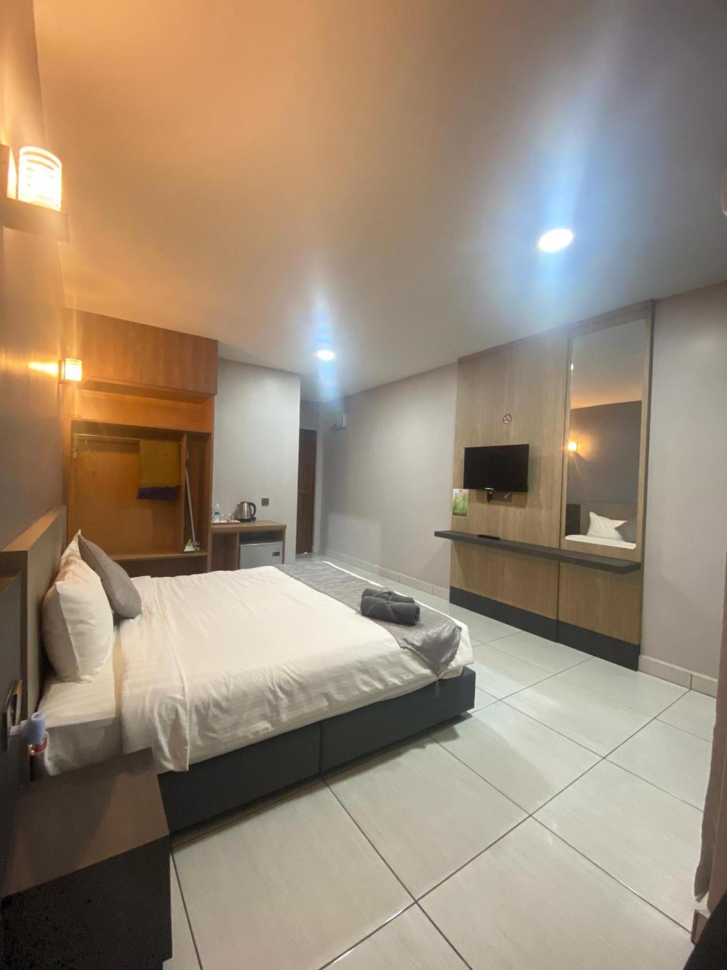 Grand Village Inn Pantai Cenang  Exteriör bild