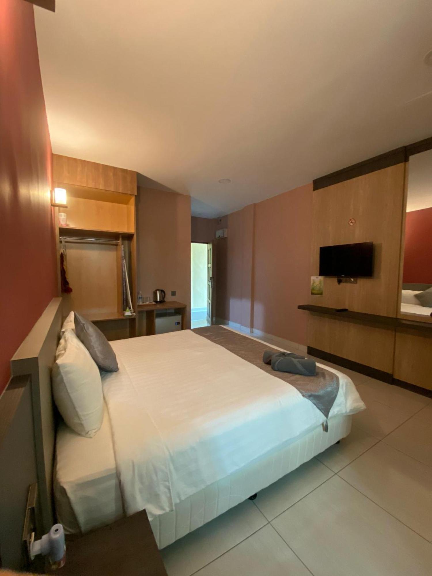 Grand Village Inn Pantai Cenang  Exteriör bild