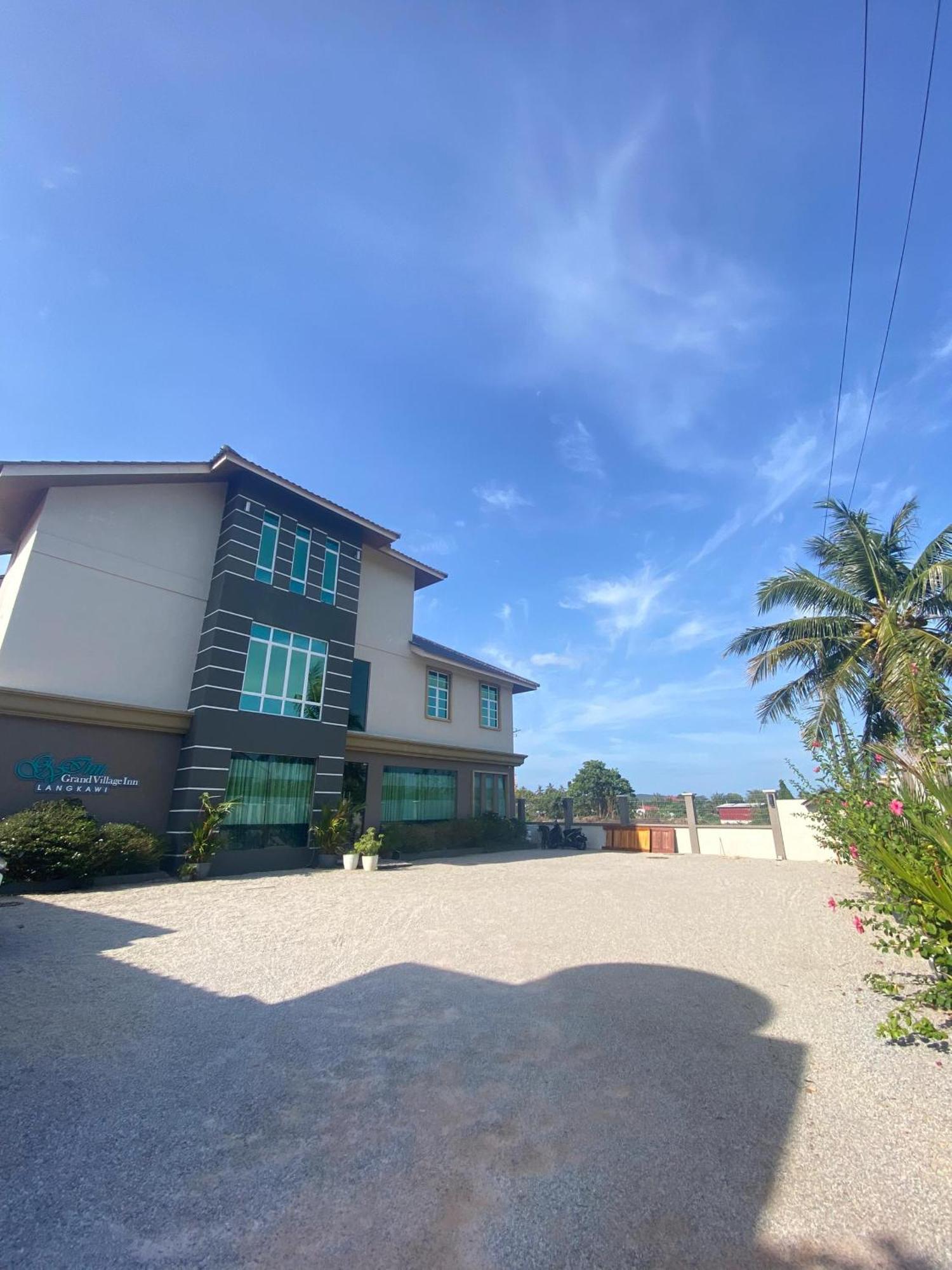 Grand Village Inn Pantai Cenang  Exteriör bild