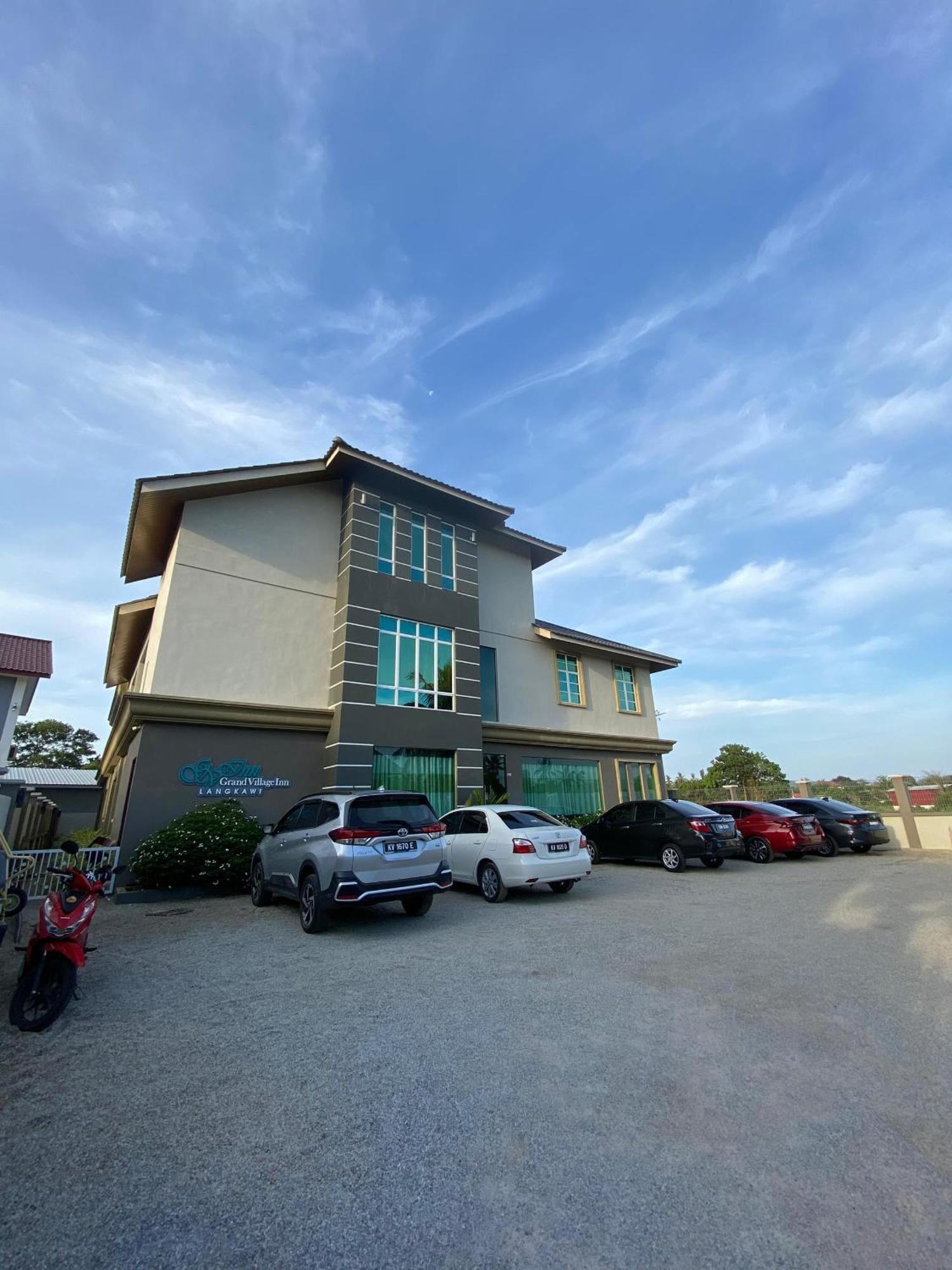 Grand Village Inn Pantai Cenang  Exteriör bild