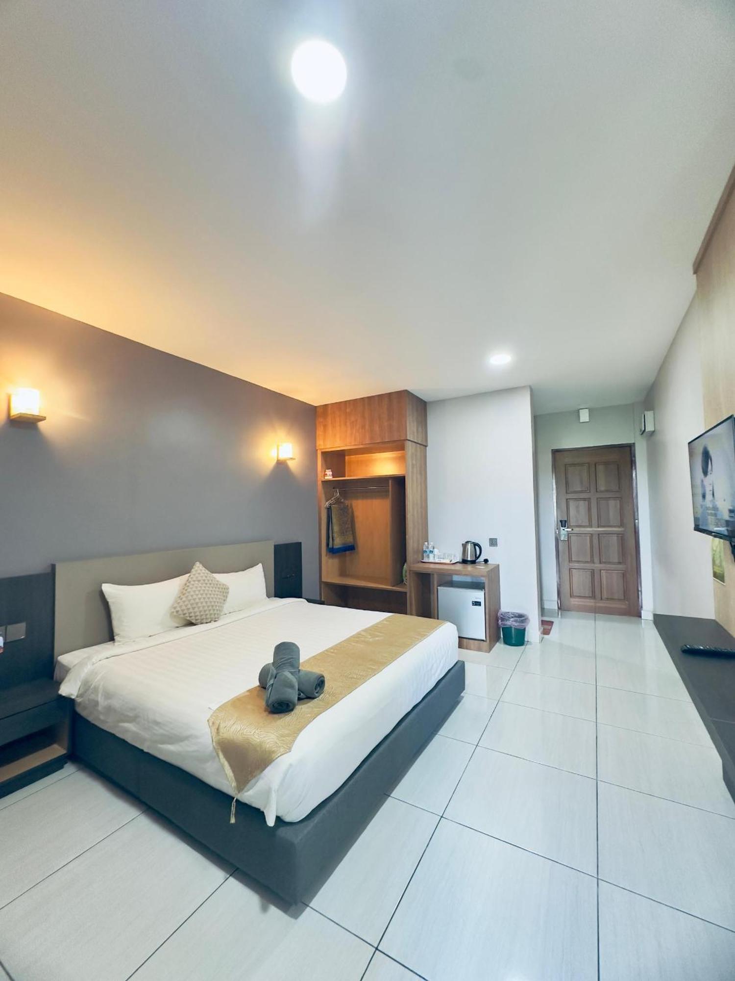 Grand Village Inn Pantai Cenang  Exteriör bild